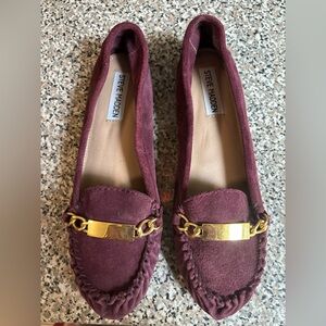Steve Madden Women's MEERA Maroon Loafers with Gold Chain